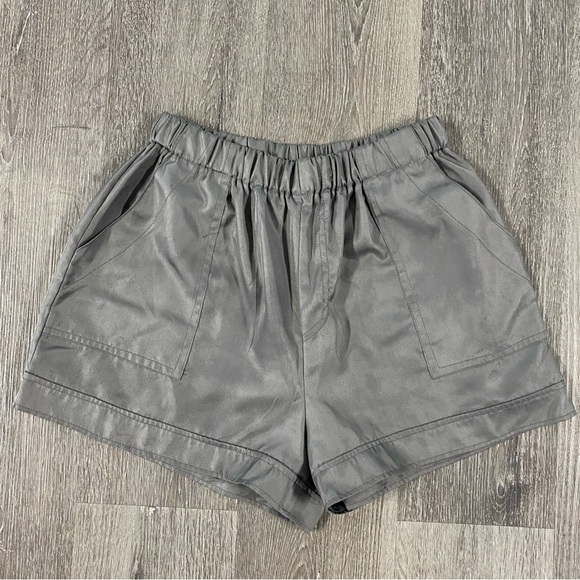 Unbranded Safari Army Green Shorts Women’s size 2XL Elastic Waistband Silk - Picture 1 of 4